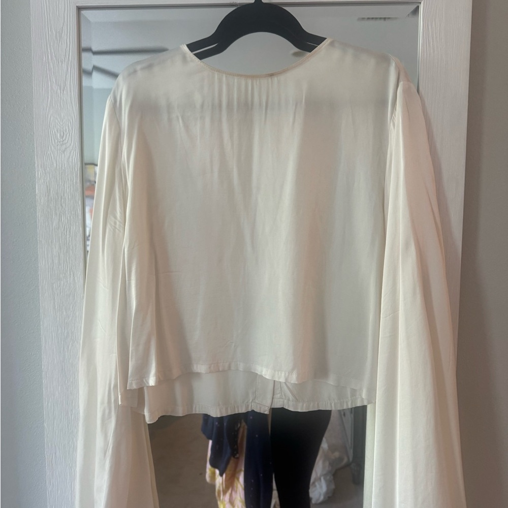 Velvet Women’s Cream Long-Sleeve Lightweight Blouse